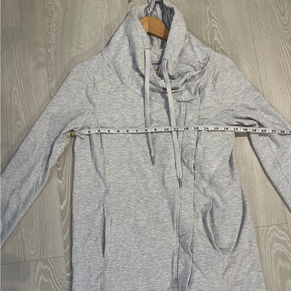 Lululemon Coast Easy Wrap Heathered Core Ultra Light Grey size 6 - Picture 7 of 16